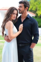 Между / Арафта - постер сериала