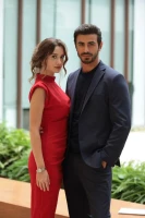 Между / Арафта - постер сериала