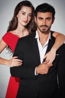 Между / Арафта - постер сериала